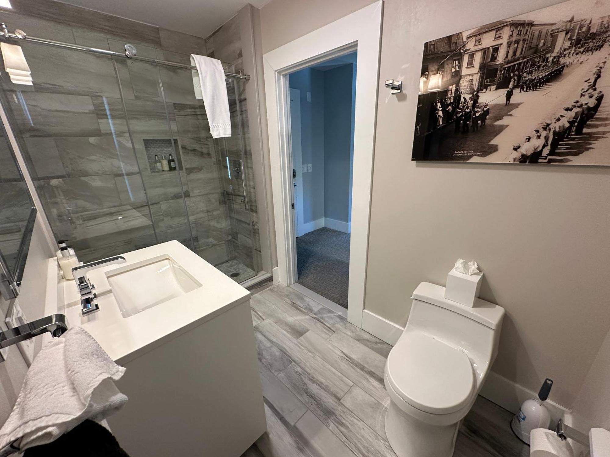 Entire Modern 7 Unit 7 Bath Boutique Inn Newport Exterior foto