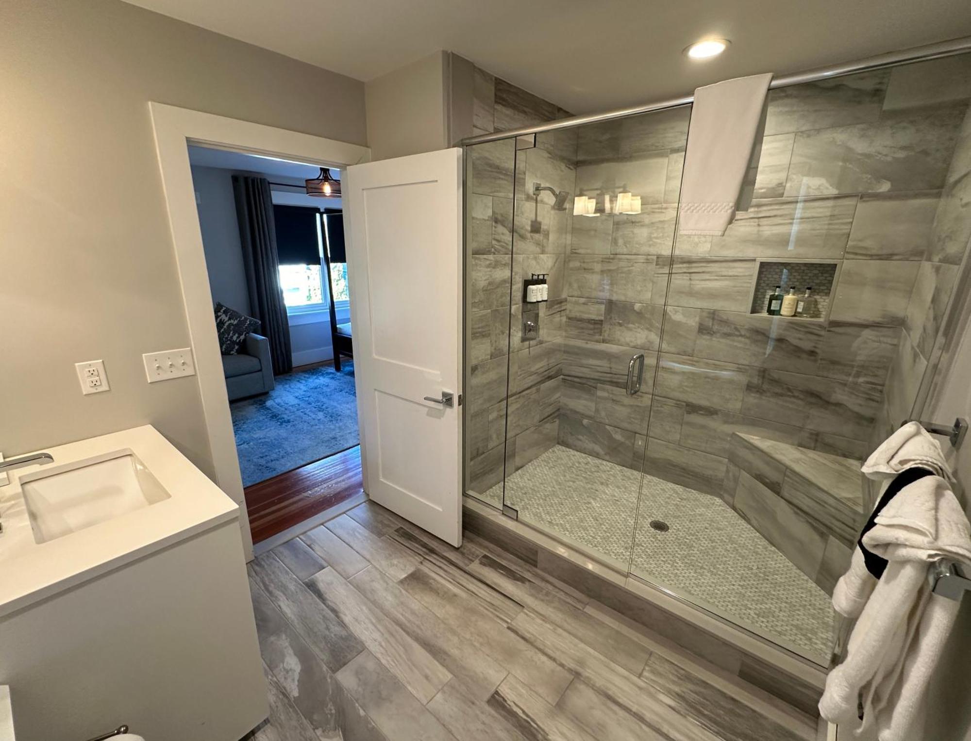 Entire Modern 7 Unit 7 Bath Boutique Inn Newport Exterior foto