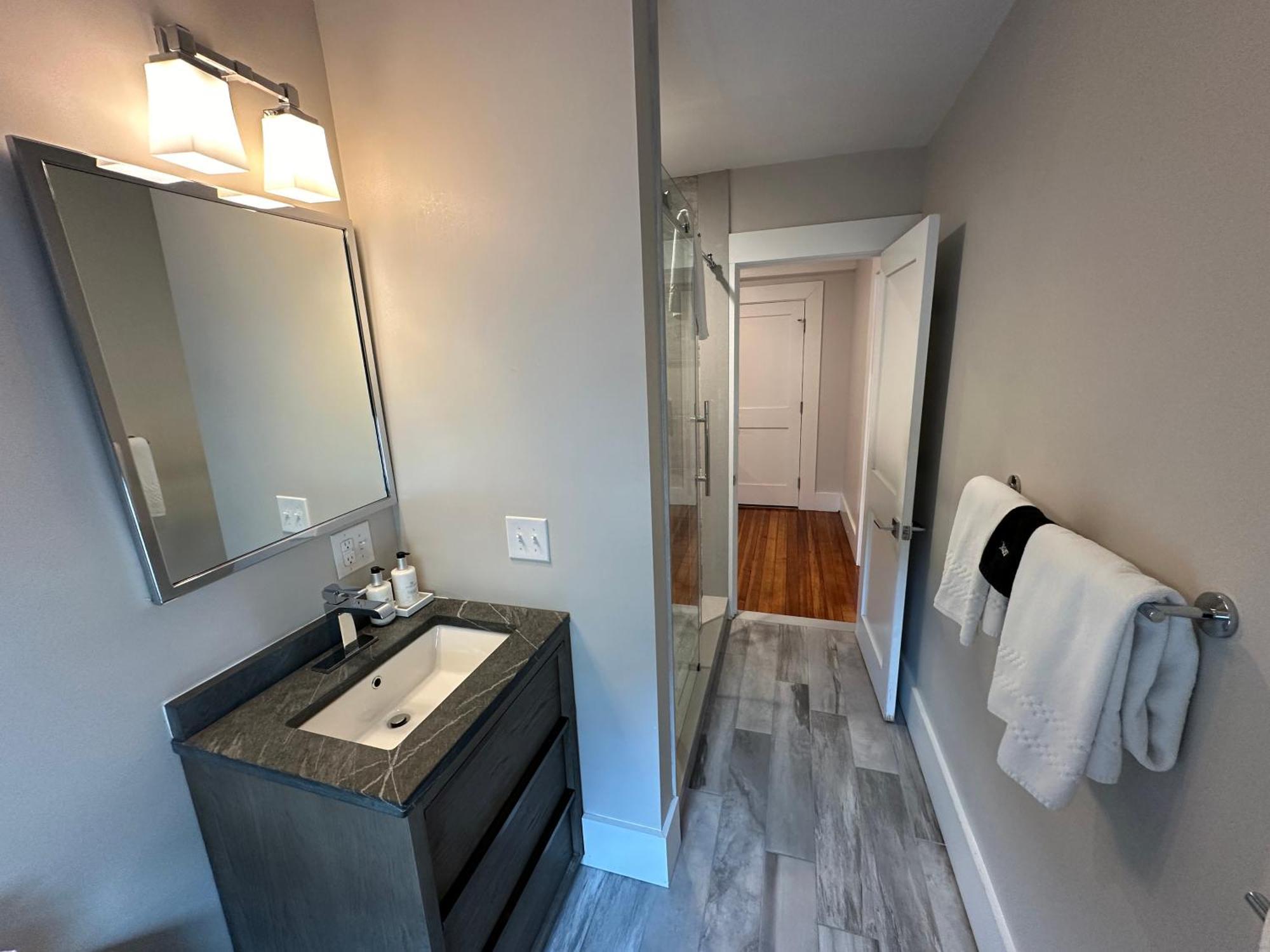 Entire Modern 7 Unit 7 Bath Boutique Inn Newport Exterior foto
